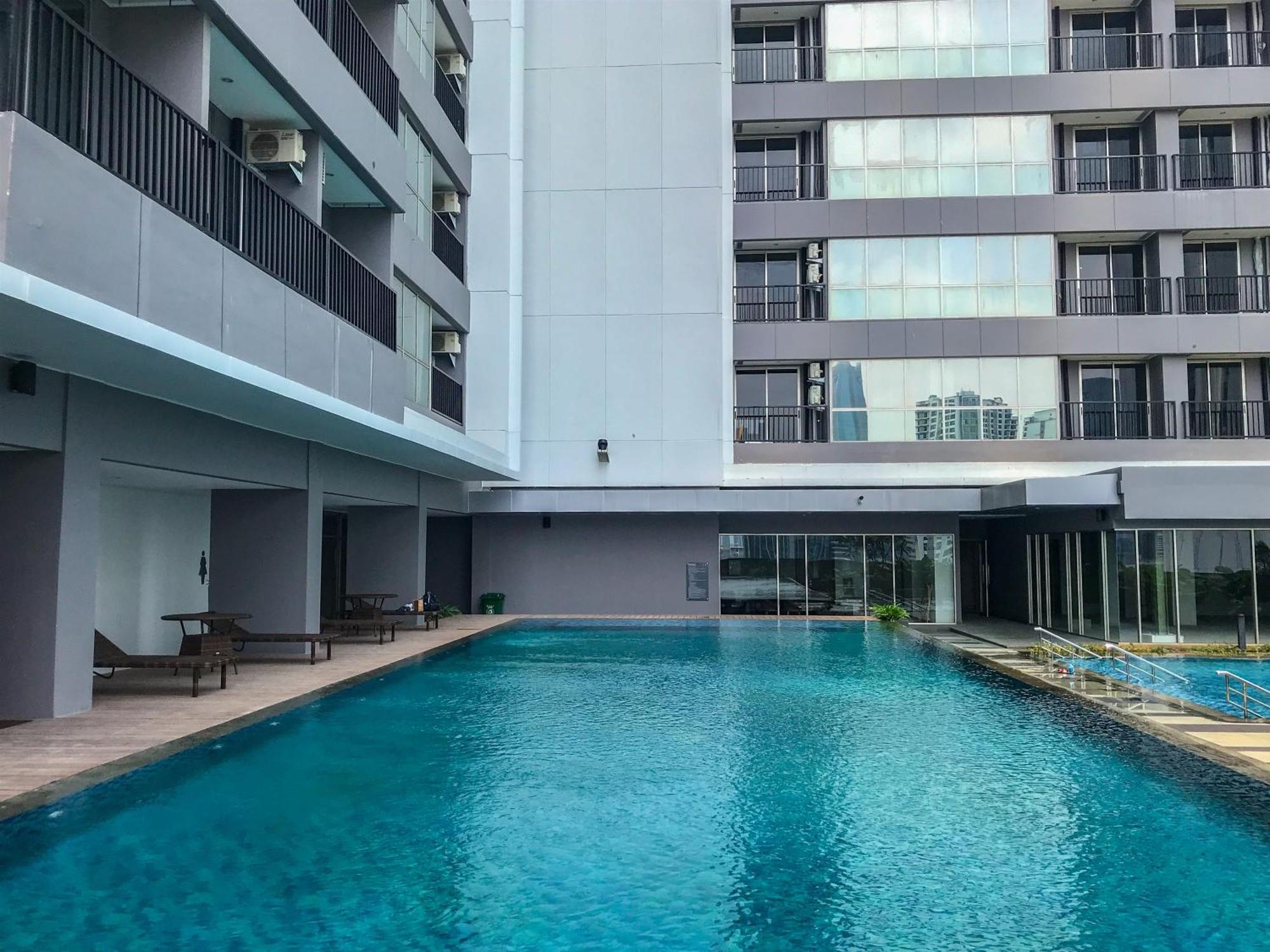 At Ciputra World 2 By Travelio Apartemen *